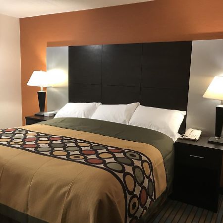 Bay Hill Inns & Suites Neepawa Екстер'єр фото