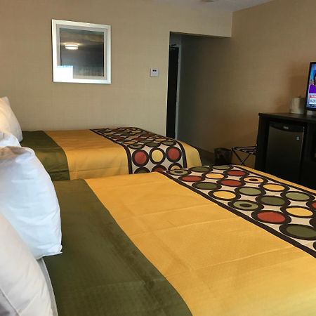 Bay Hill Inns & Suites Neepawa Екстер'єр фото