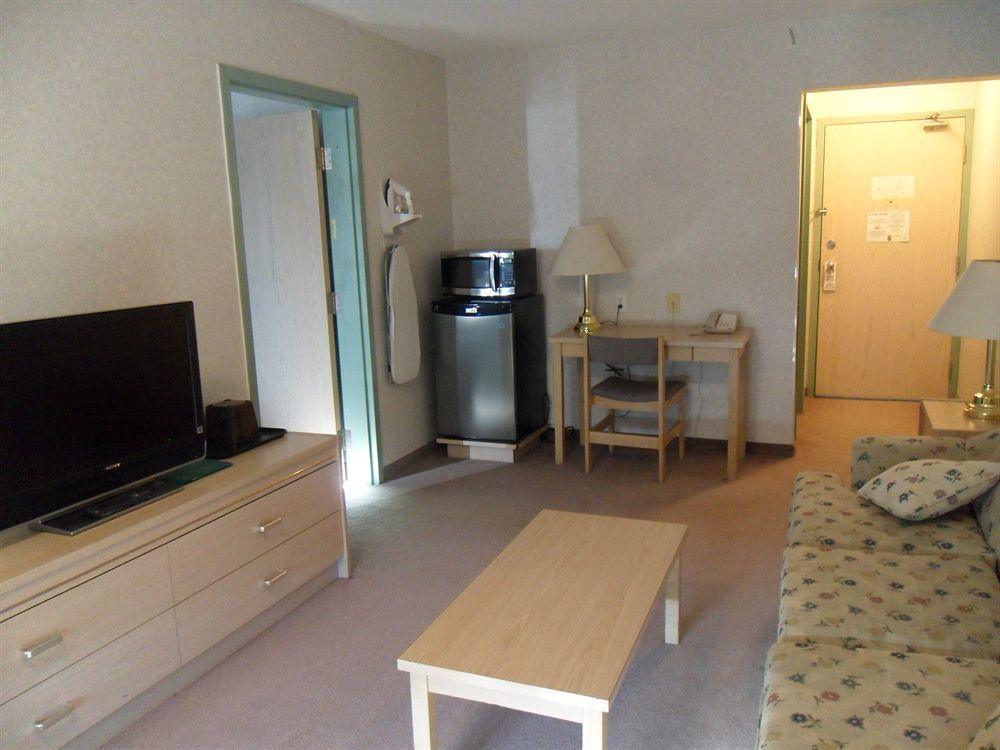 Bay Hill Inns & Suites Neepawa Екстер'єр фото