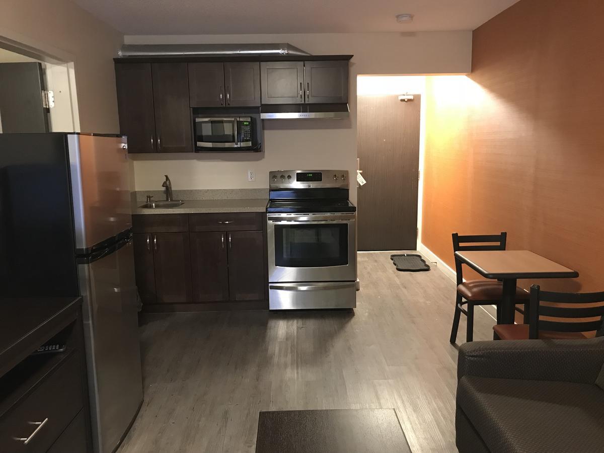 Bay Hill Inns & Suites Neepawa Екстер'єр фото