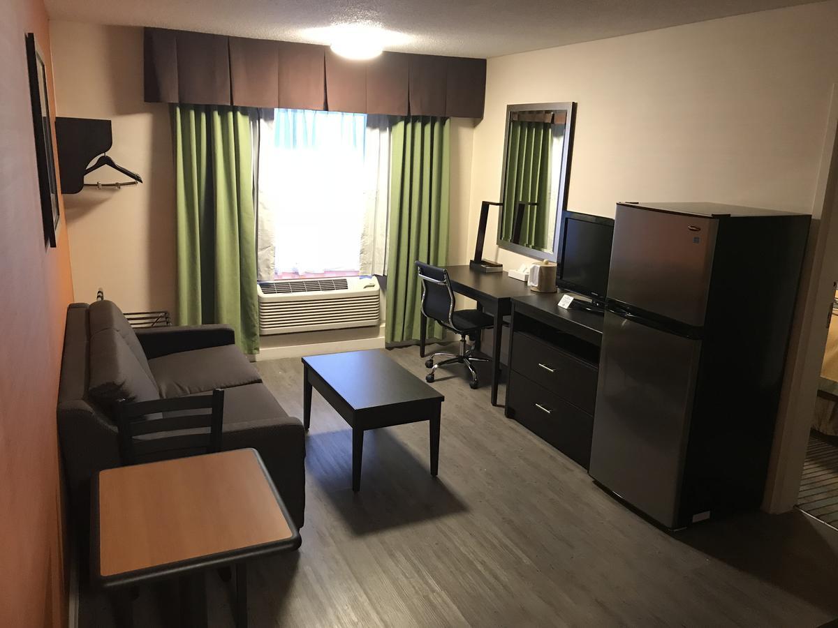 Bay Hill Inns & Suites Neepawa Екстер'єр фото