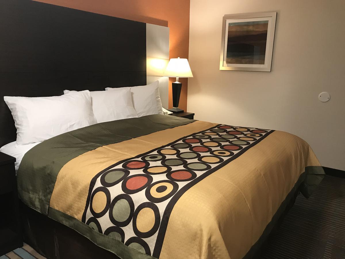 Bay Hill Inns & Suites Neepawa Екстер'єр фото