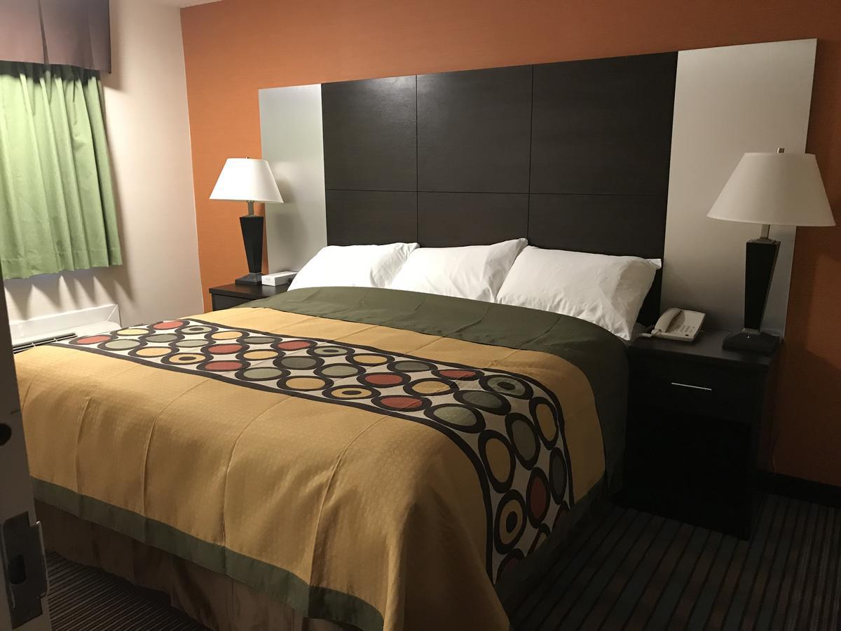 Bay Hill Inns & Suites Neepawa Екстер'єр фото