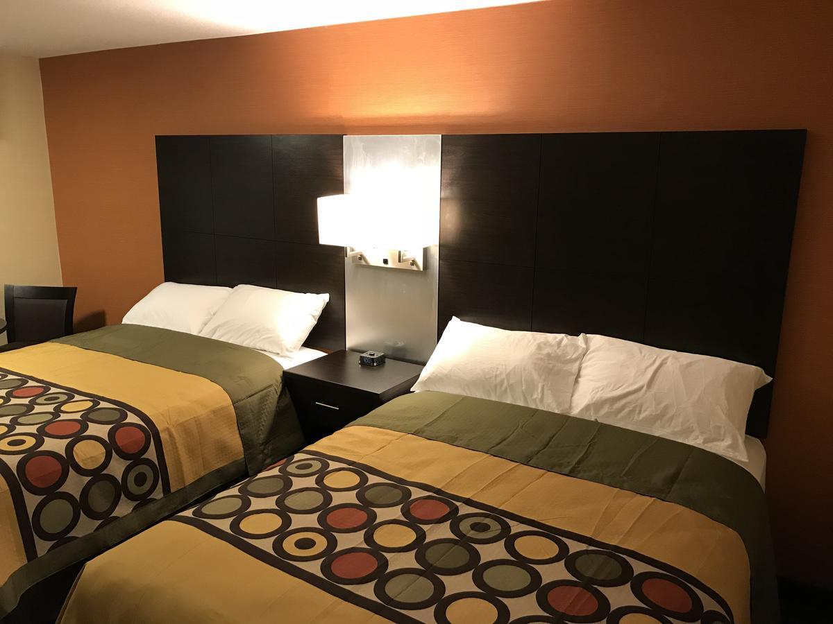 Bay Hill Inns & Suites Neepawa Екстер'єр фото
