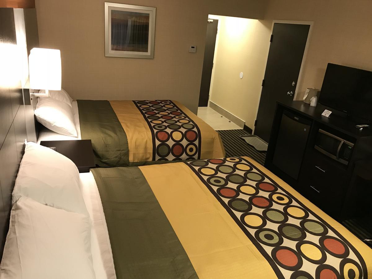 Bay Hill Inns & Suites Neepawa Екстер'єр фото