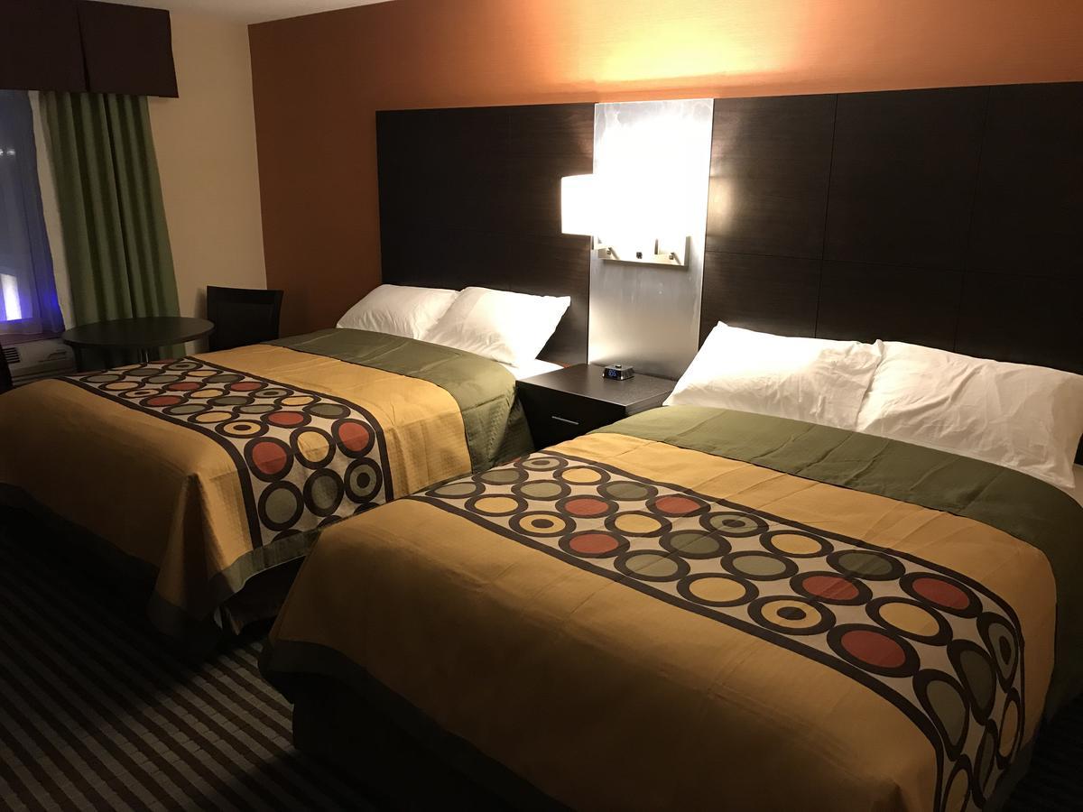 Bay Hill Inns & Suites Neepawa Екстер'єр фото