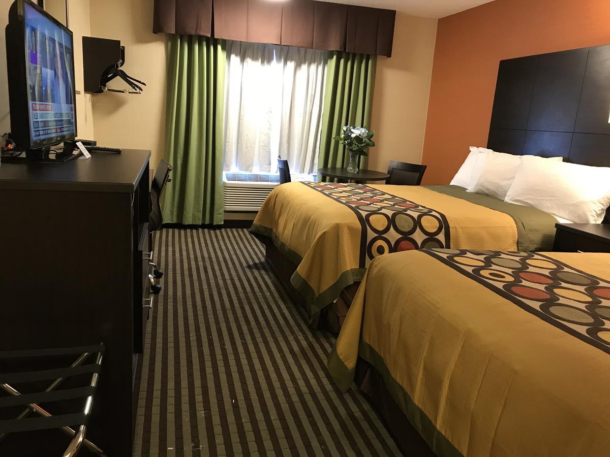 Bay Hill Inns & Suites Neepawa Екстер'єр фото