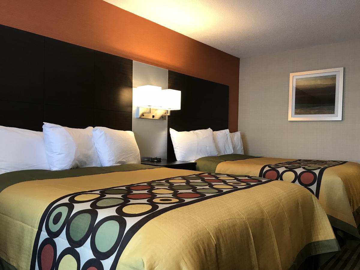 Bay Hill Inns & Suites Neepawa Екстер'єр фото