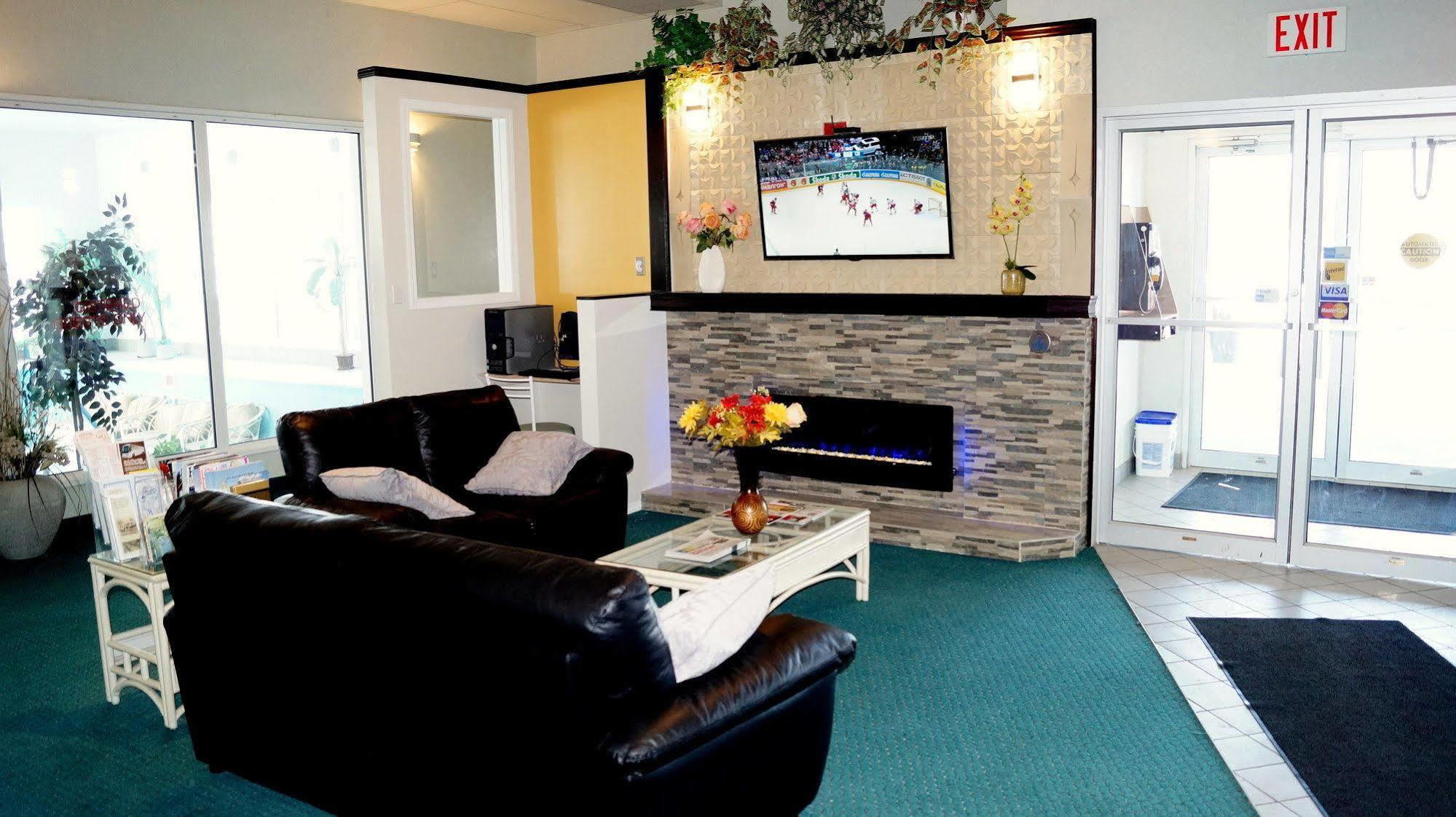 Bay Hill Inns & Suites Neepawa Екстер'єр фото