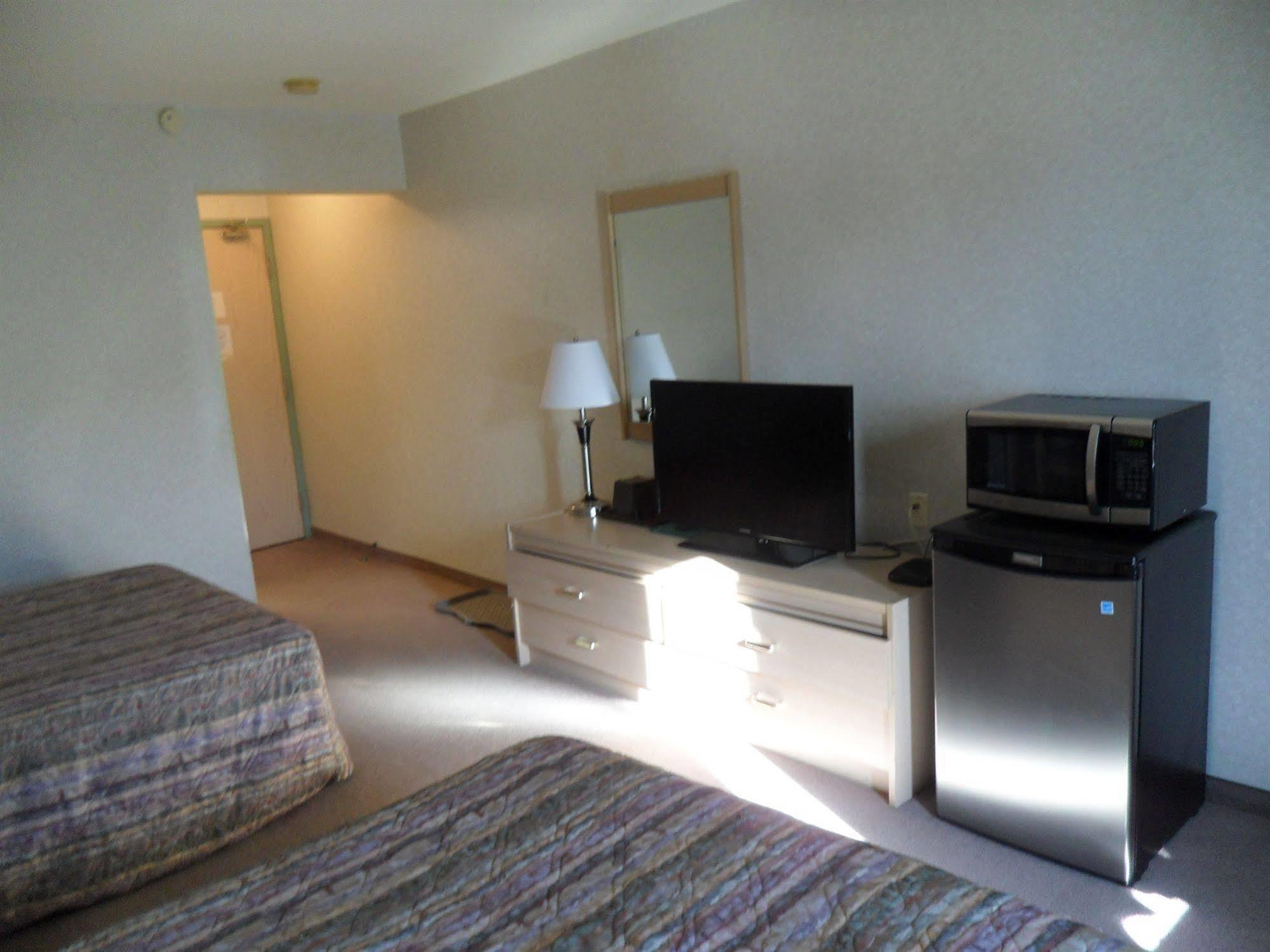 Bay Hill Inns & Suites Neepawa Екстер'єр фото