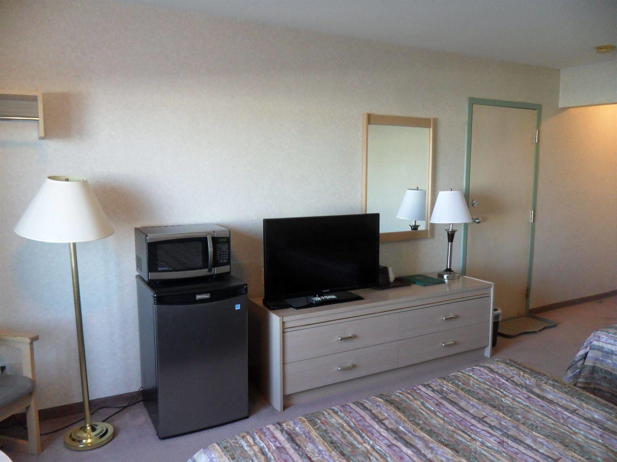 Bay Hill Inns & Suites Neepawa Екстер'єр фото