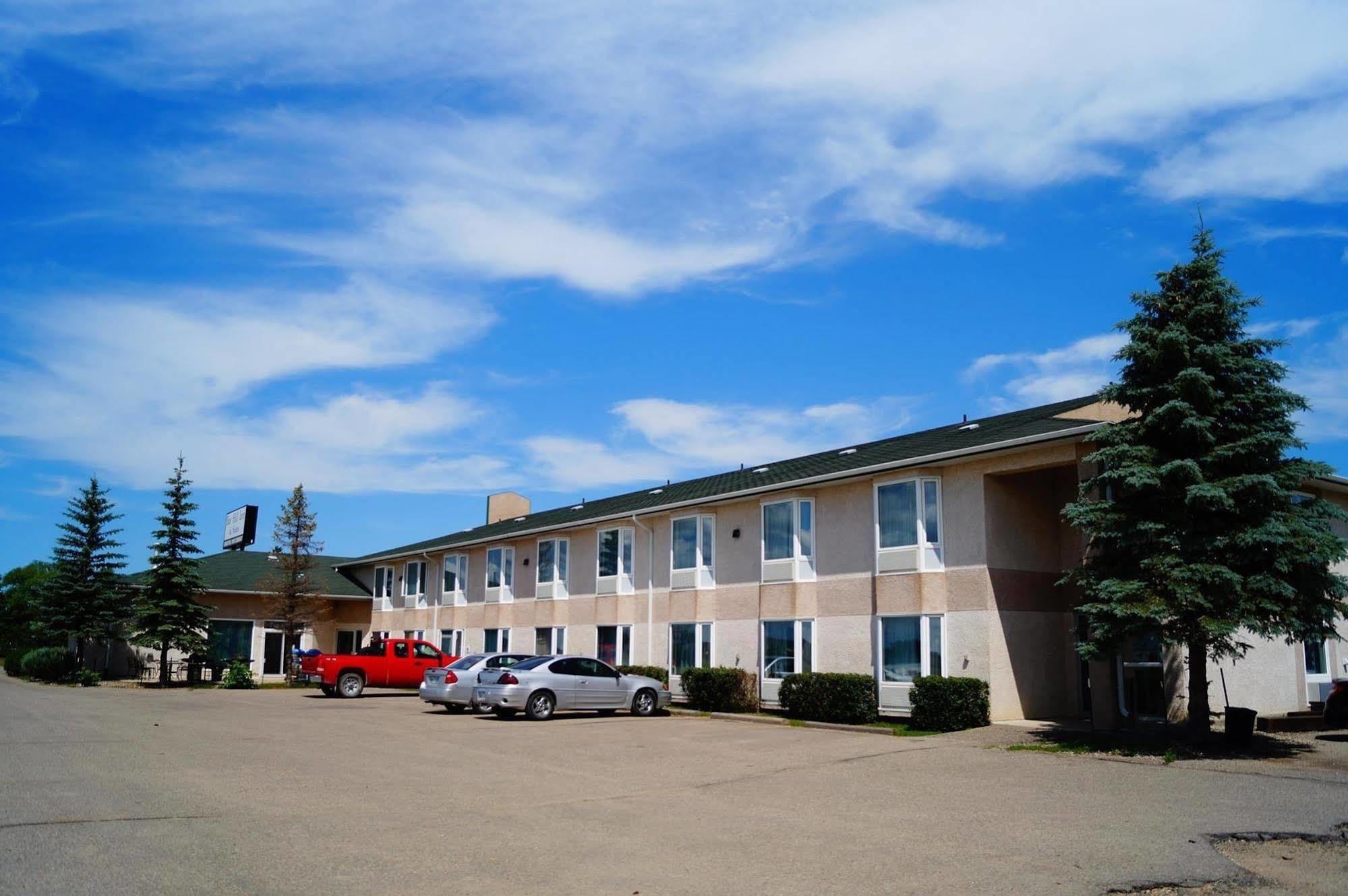 Bay Hill Inns & Suites Neepawa Екстер'єр фото