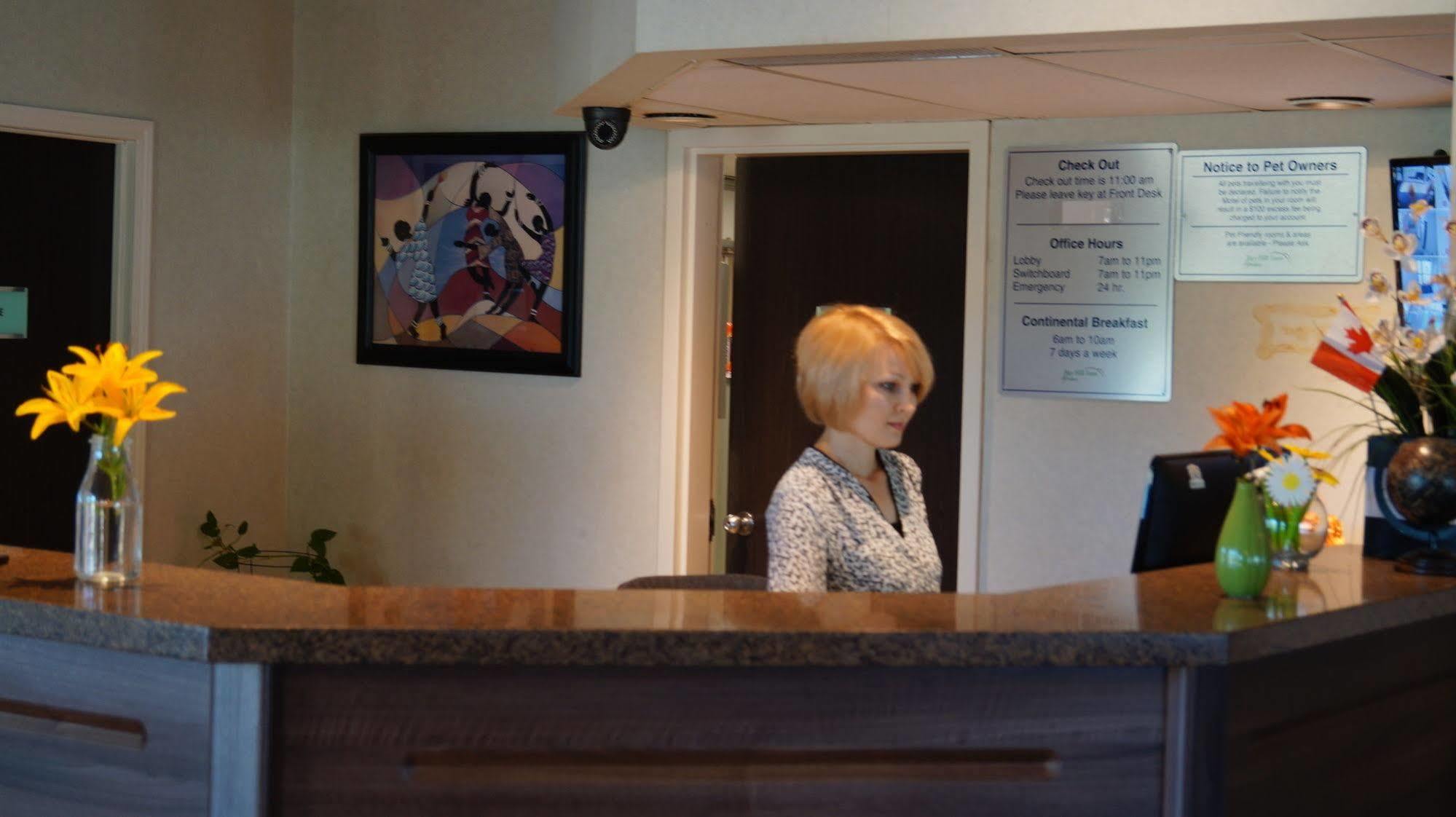 Bay Hill Inns & Suites Neepawa Екстер'єр фото