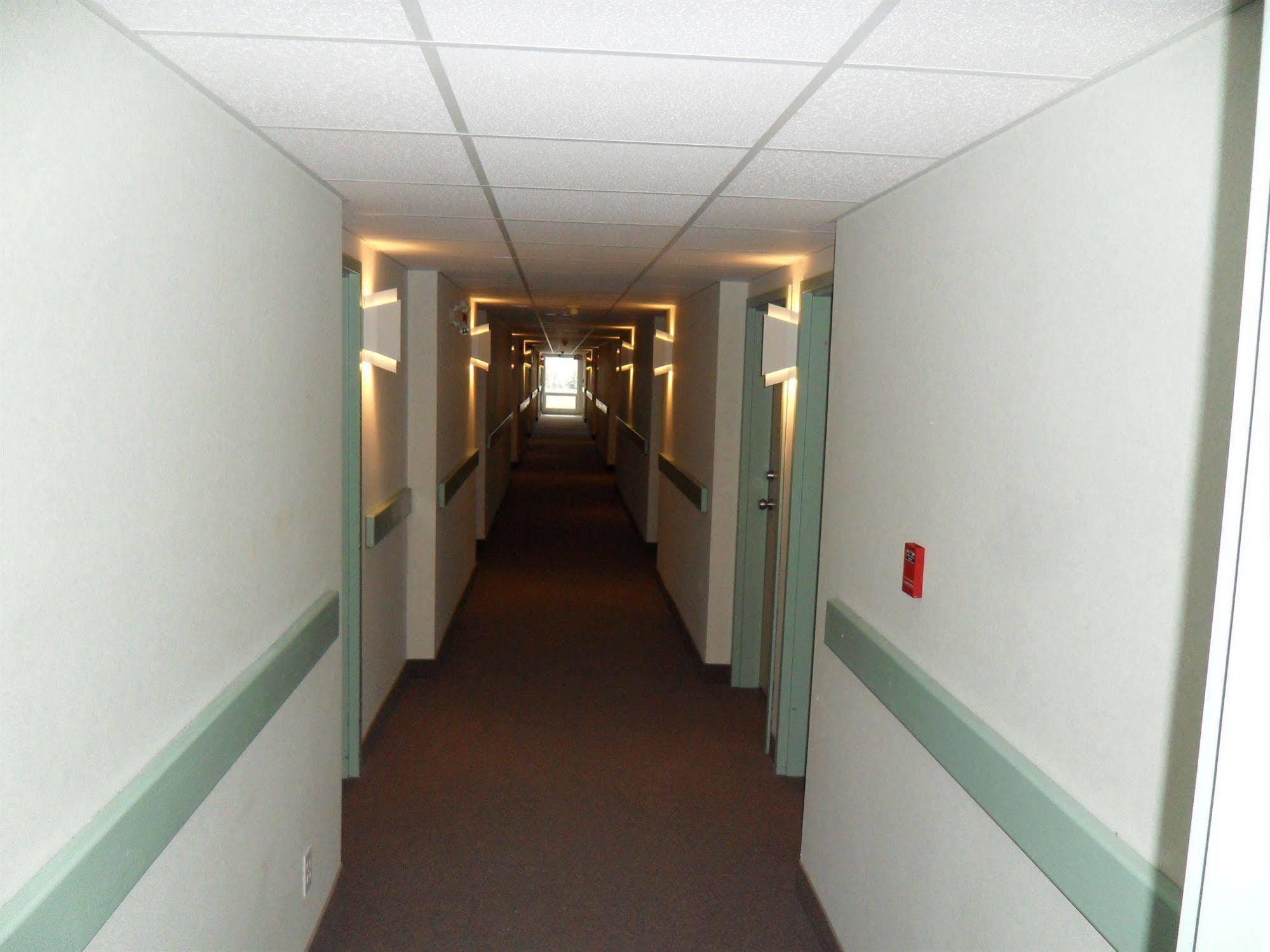 Bay Hill Inns & Suites Neepawa Екстер'єр фото