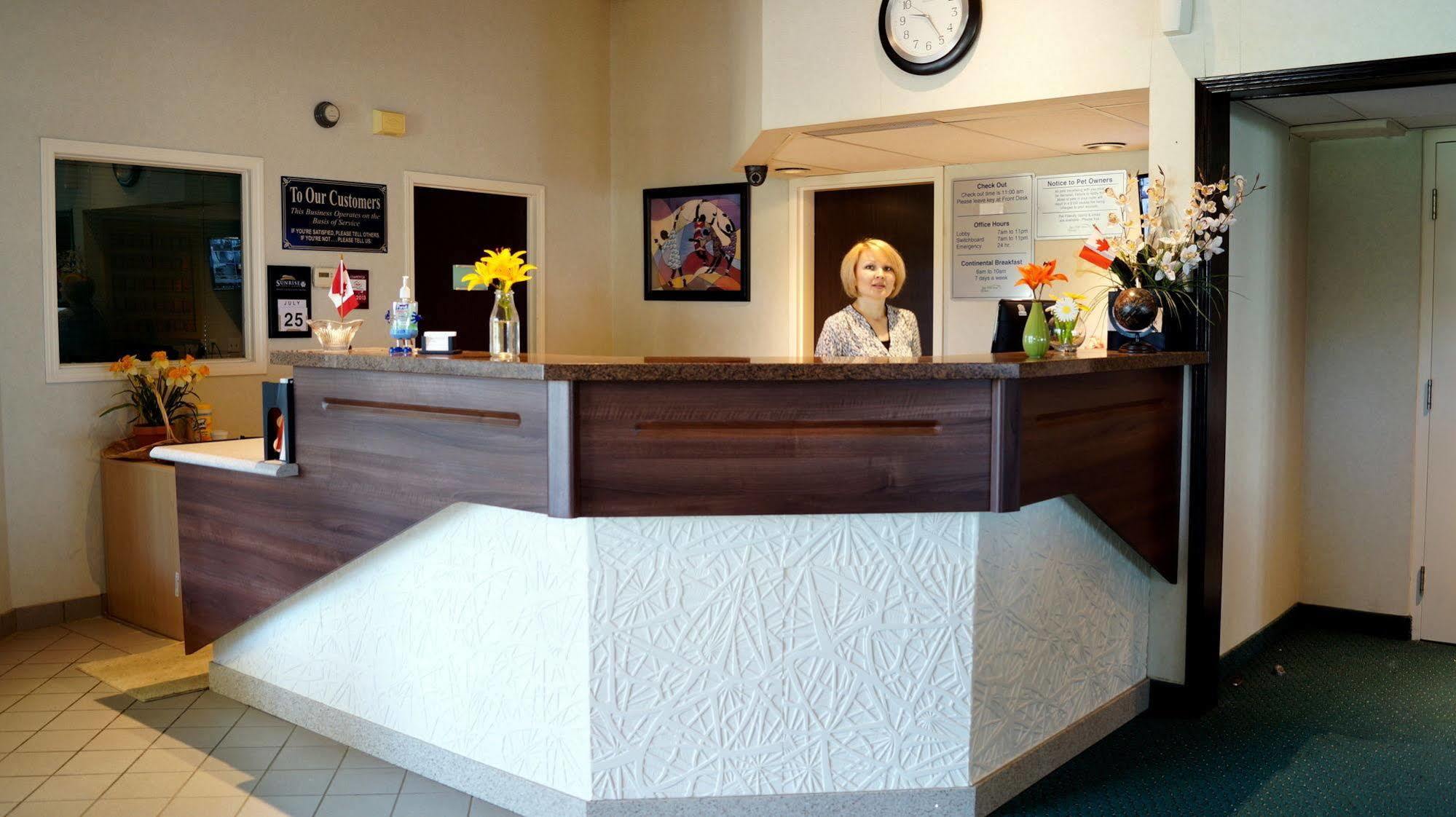 Bay Hill Inns & Suites Neepawa Екстер'єр фото