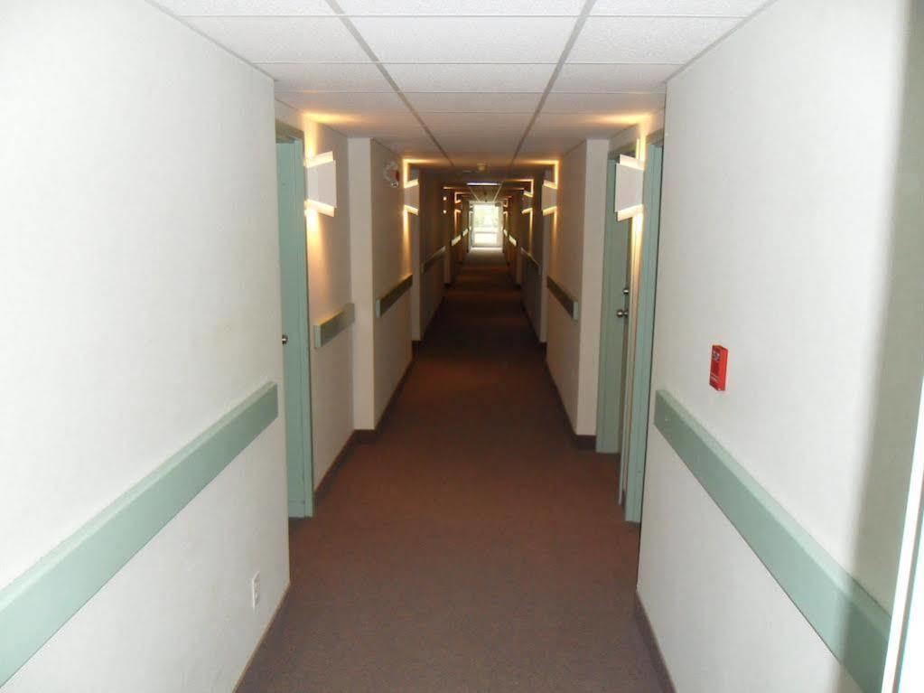 Bay Hill Inns & Suites Neepawa Екстер'єр фото