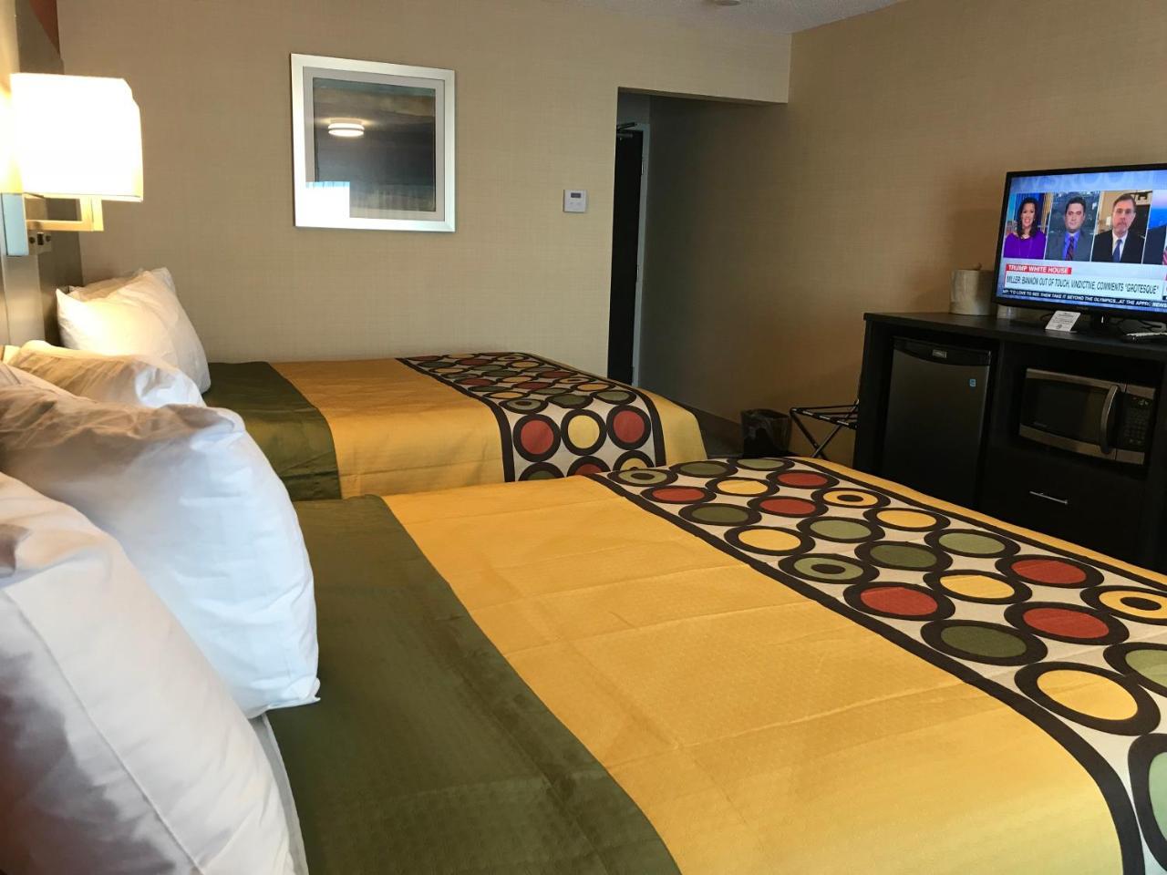 Bay Hill Inns & Suites Neepawa Екстер'єр фото