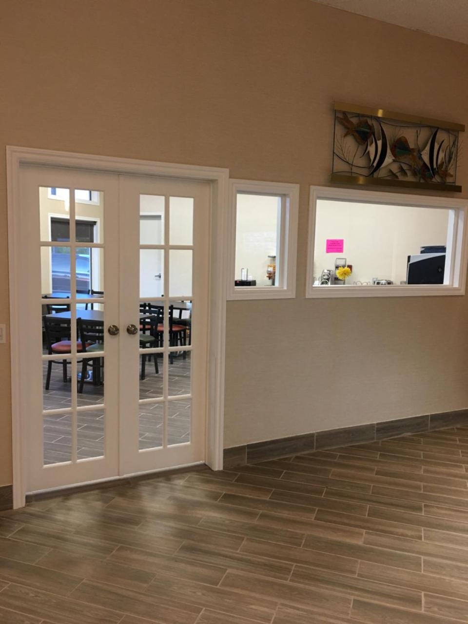 Bay Hill Inns & Suites Neepawa Екстер'єр фото