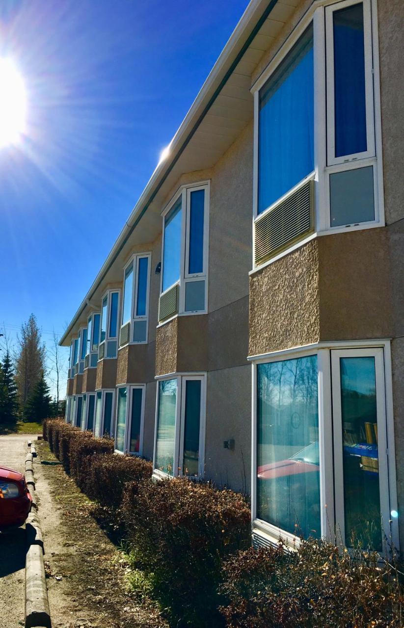 Bay Hill Inns & Suites Neepawa Екстер'єр фото